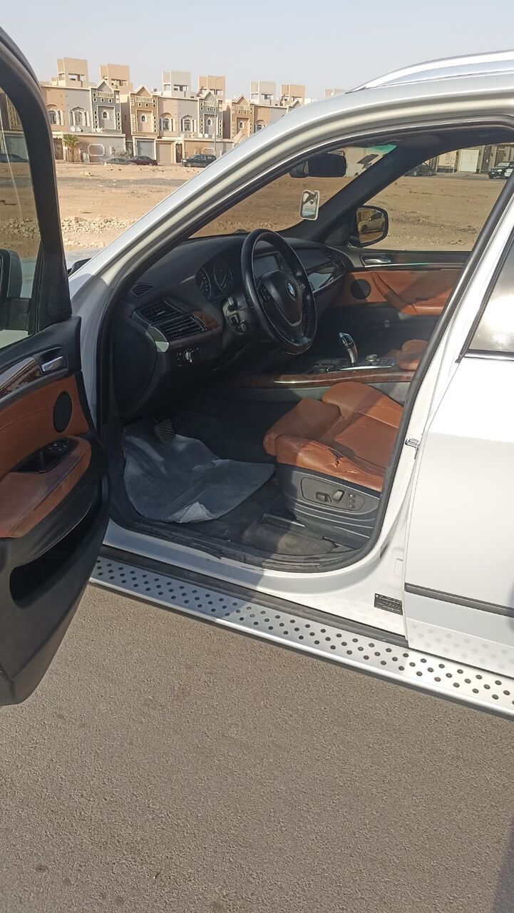 Riyadh, Vehicles, Cars & Trucks , SAR 22000,  Bmw X5,  2008,  Automatic,  440000 KM,    V8 No Turbo Full Option SUV 4x4 Vehicle Is In Excellent Original Condition