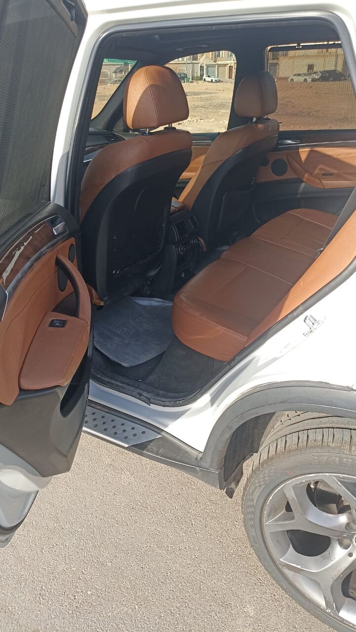 Riyadh, Vehicles, Cars & Trucks , SAR 22000,  Bmw X5,  2008,  Automatic,  440000 KM,    V8 No Turbo Full Option SUV 4x4 Vehicle Is In Excellent Original Condition