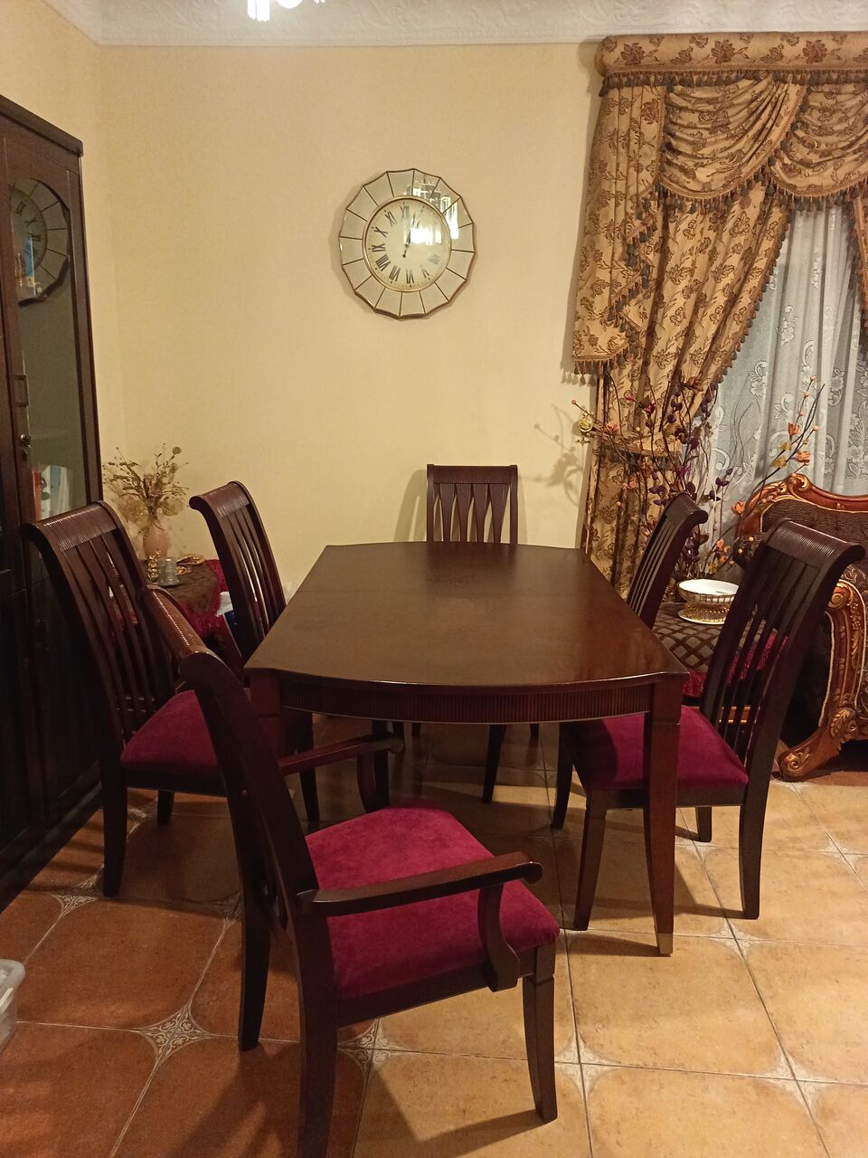 Al Faisaliyah, Furniture, SAR 1000,  Wooden Dining Table