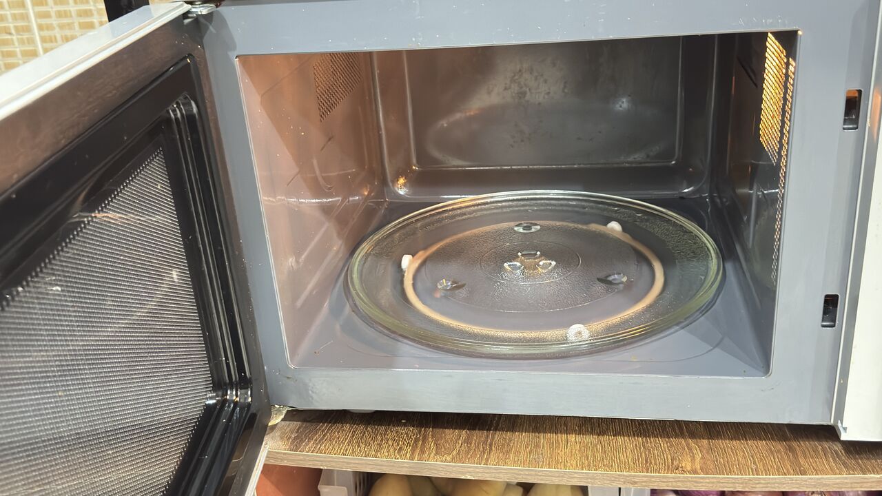Riyadh, Electronics, SAR 100,  Microwave Oven 100sr Good Condition
