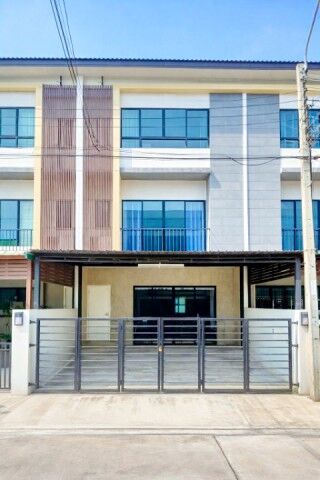 Bangkok, Villas, THB 19999,  20 Sq. Feet,  Luxurious 3-story Townhome In The Ring Road - Bang Khae Area, 3 Bedrooms, 3 Bathrooms,