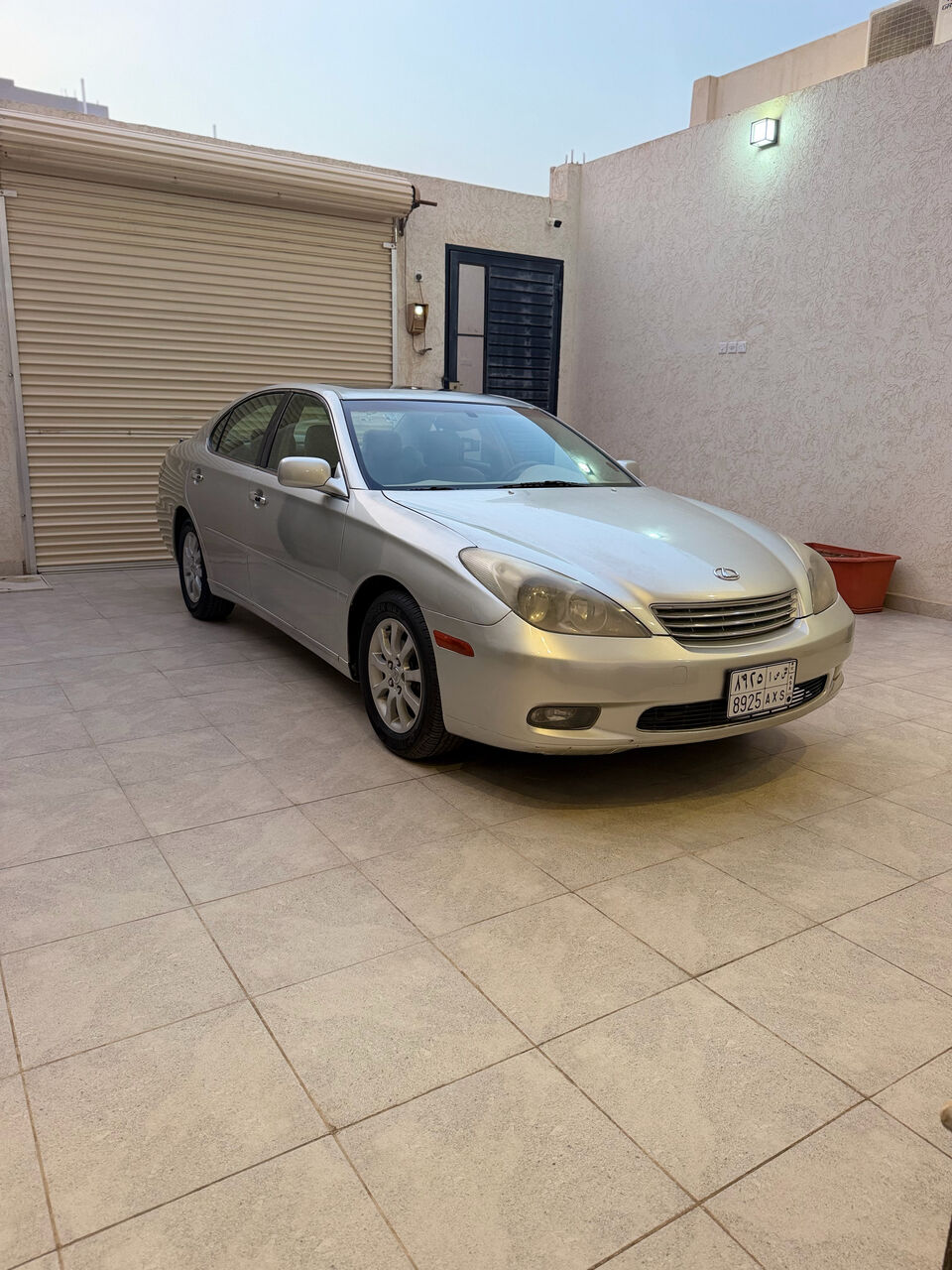 Riyadh, Vehicles, Cars & Trucks , SAR 18000,  Lexus ES 300h,  2004,  Automatic,  550 KM,