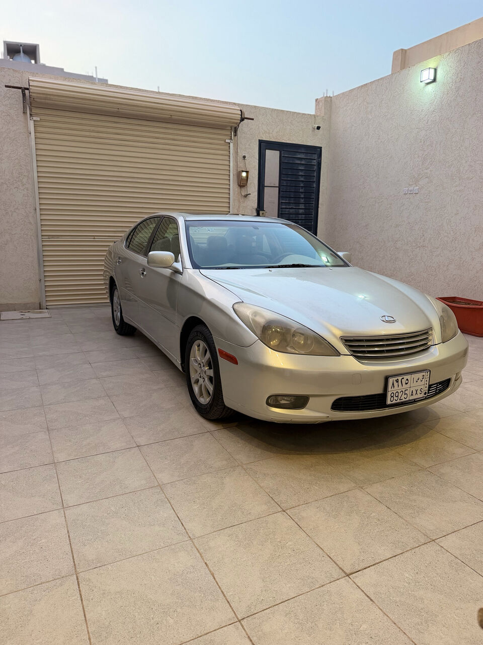Riyadh, Vehicles, Cars & Trucks , SAR 18000,  Lexus ES 300h,  2004,  Automatic,  550 KM,