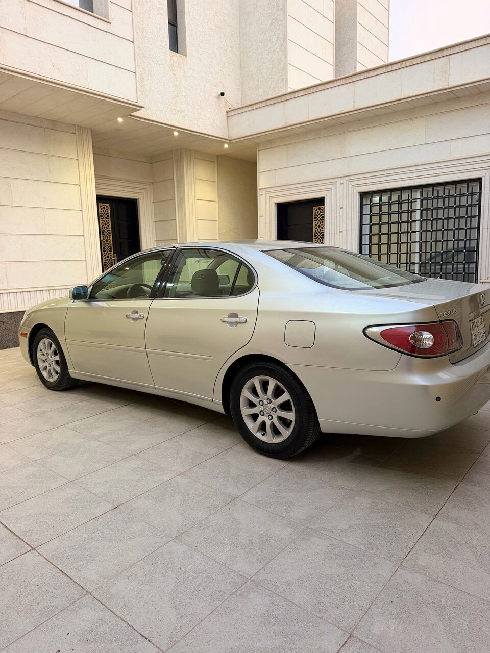Riyadh, Vehicles, Cars & Trucks , SAR 18000,  Lexus ES 300h,  2004,  Automatic,  550 KM,