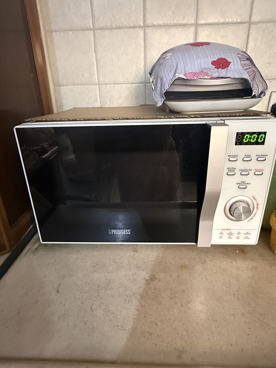 Akrabia, Household Items, Sar 320,  Oven, Vacuum Pump And 2 Single Sofa