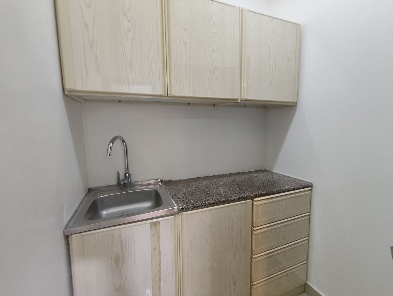 Janabiya, Apartments, Flats, Houses & Villas, BHD 160/year,  1 BR,  Janabiya:- Furnished Studio Flat On Rent With Unlimited Ewa..