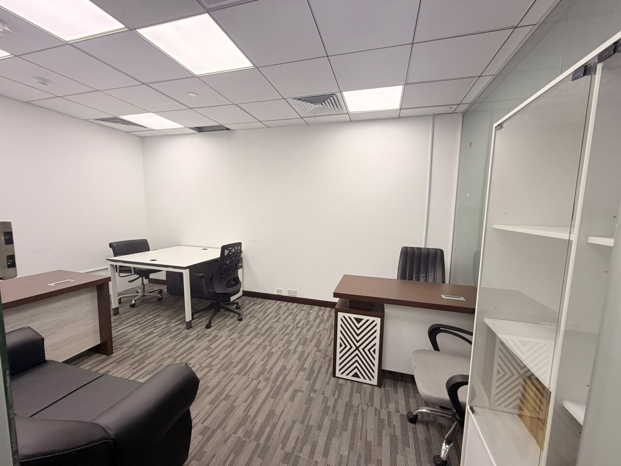 Dubai, Offices, AED 29000,  200 Sq. Meter,  FULLY FURNISHED OFFICE FOR RENT &ndash; AED 29,000/YEAR!