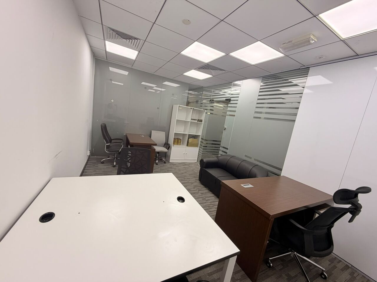 Dubai, Offices, AED 29000,  200 Sq. Meter,  FULLY FURNISHED OFFICE FOR RENT &ndash; AED 29,000/YEAR!