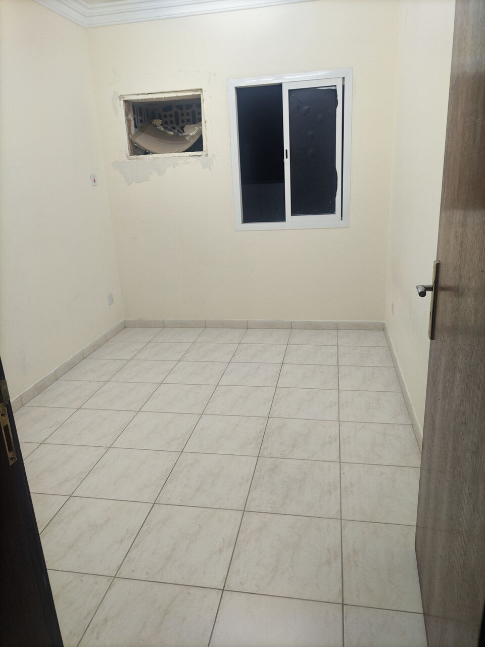 Khobar, Apartments, Flats, Houses & Villas, SAR 16000/year,  2 BR,  Family Apartment For Rent (Two Rooms, Bathroom, Kitchen, Roof Without Elevator)