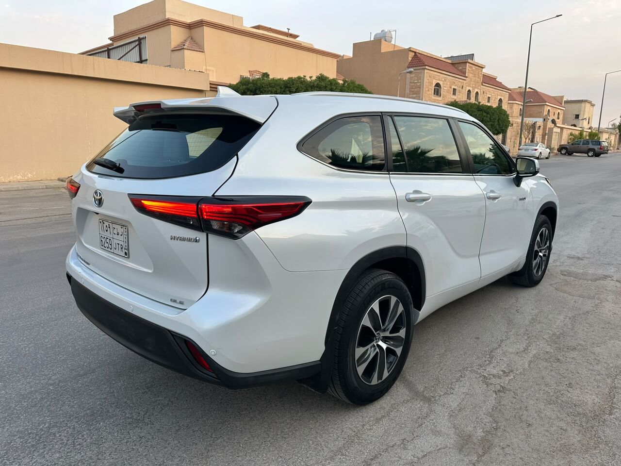 Riyadh, Vehicles, Cars & Trucks , SAR 127000,  Toyota Highlander (Hybrid GLE),  2023,  Automatic,  45000 KM,   Toyota Highlander (Hybrid GLE) With Sunroof Very Low Odo No Accident History N 1st Ow