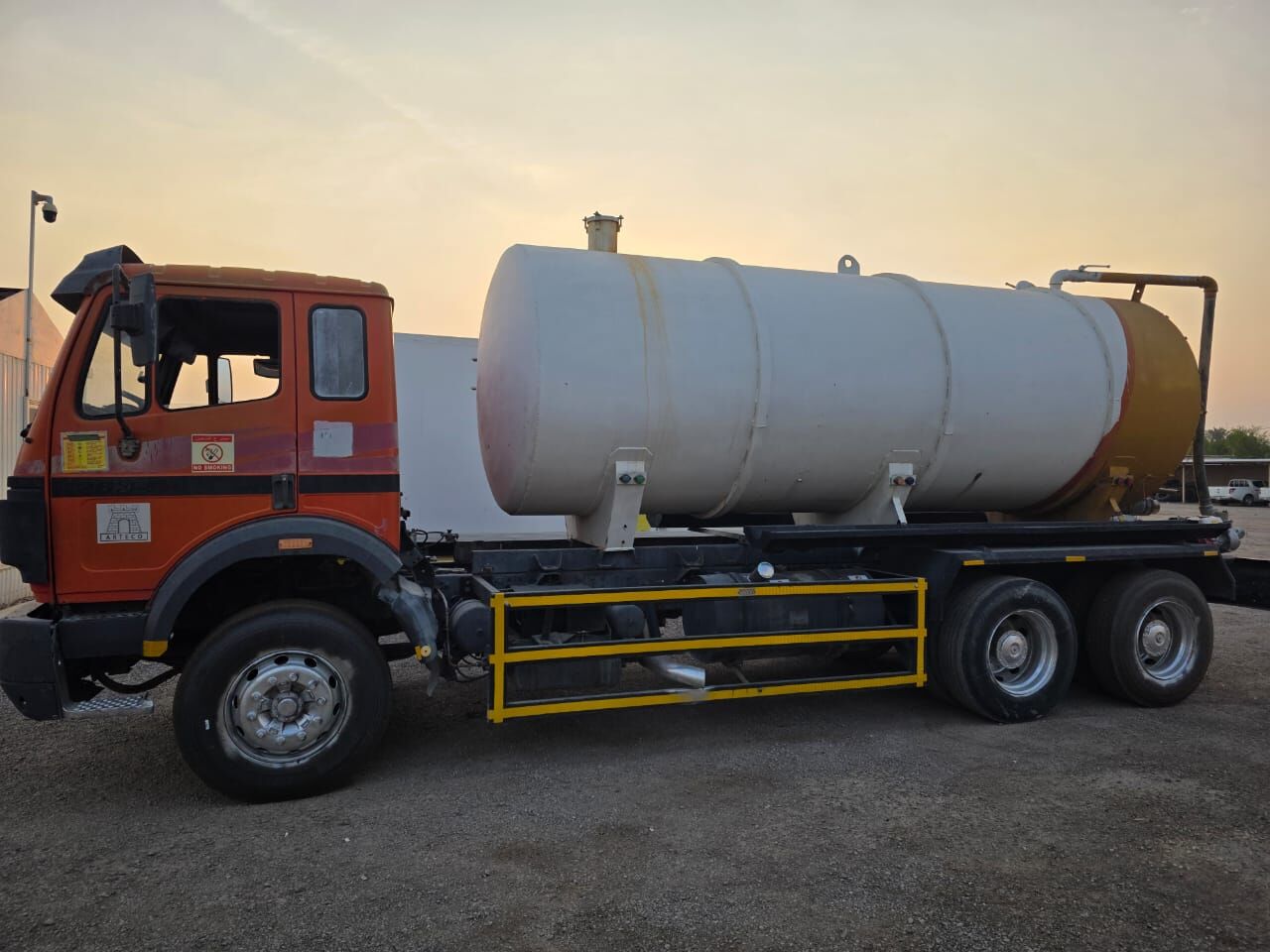Al Kharj, Vehicles, Cars & Trucks , SAR 65,  Actros LB,  1998,  Manual,  ,  For Sale     With Built In Tank And Moto Pump