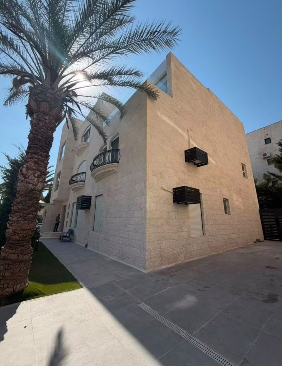 Abdoun, Apartments, Flats, Houses & Villas, JOD 32000/year,  4 BR,  280 Sq. Meter,  Ground Floor Apartment For Rent