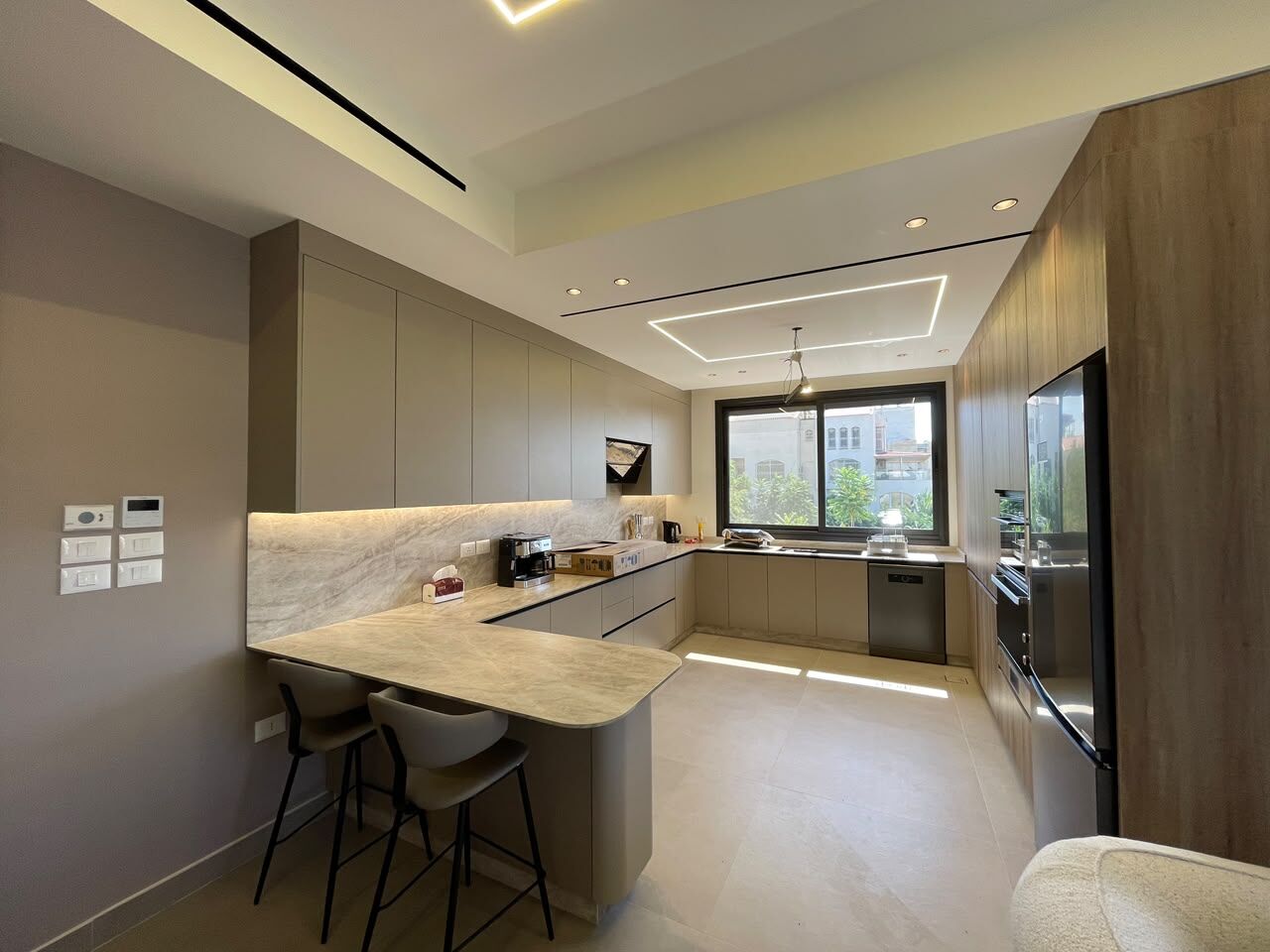 Abdoun, Apartments, Flats, Houses & Villas, JOD 26000/year,  Furnished,  3 BR,  200 Sq. Meter,  Furnished Apartment For Rent In Abdoun