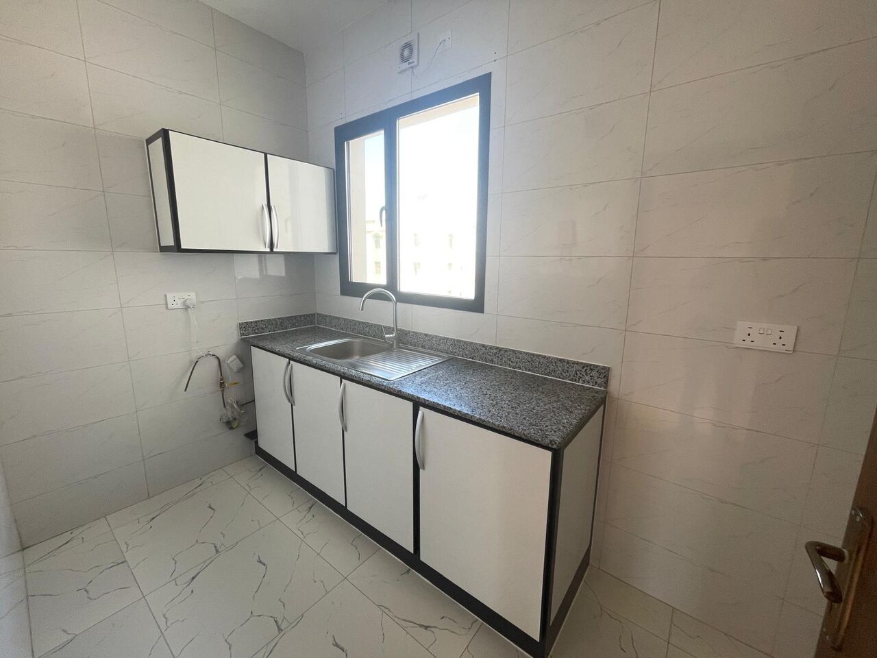 Salmaniya, Apartments, Flats, Houses & Villas, BHD 240/month,  2 Bedroom In Salmaniya With Ewa