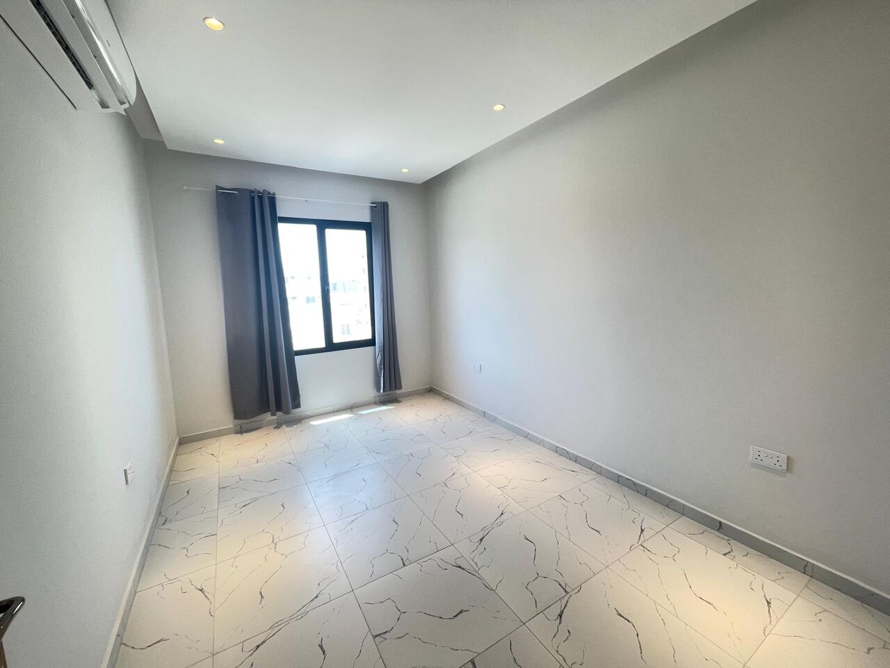 Salmaniya, Apartments, Flats, Houses & Villas, BHD 240/month,  2 Bedroom In Salmaniya With Ewa