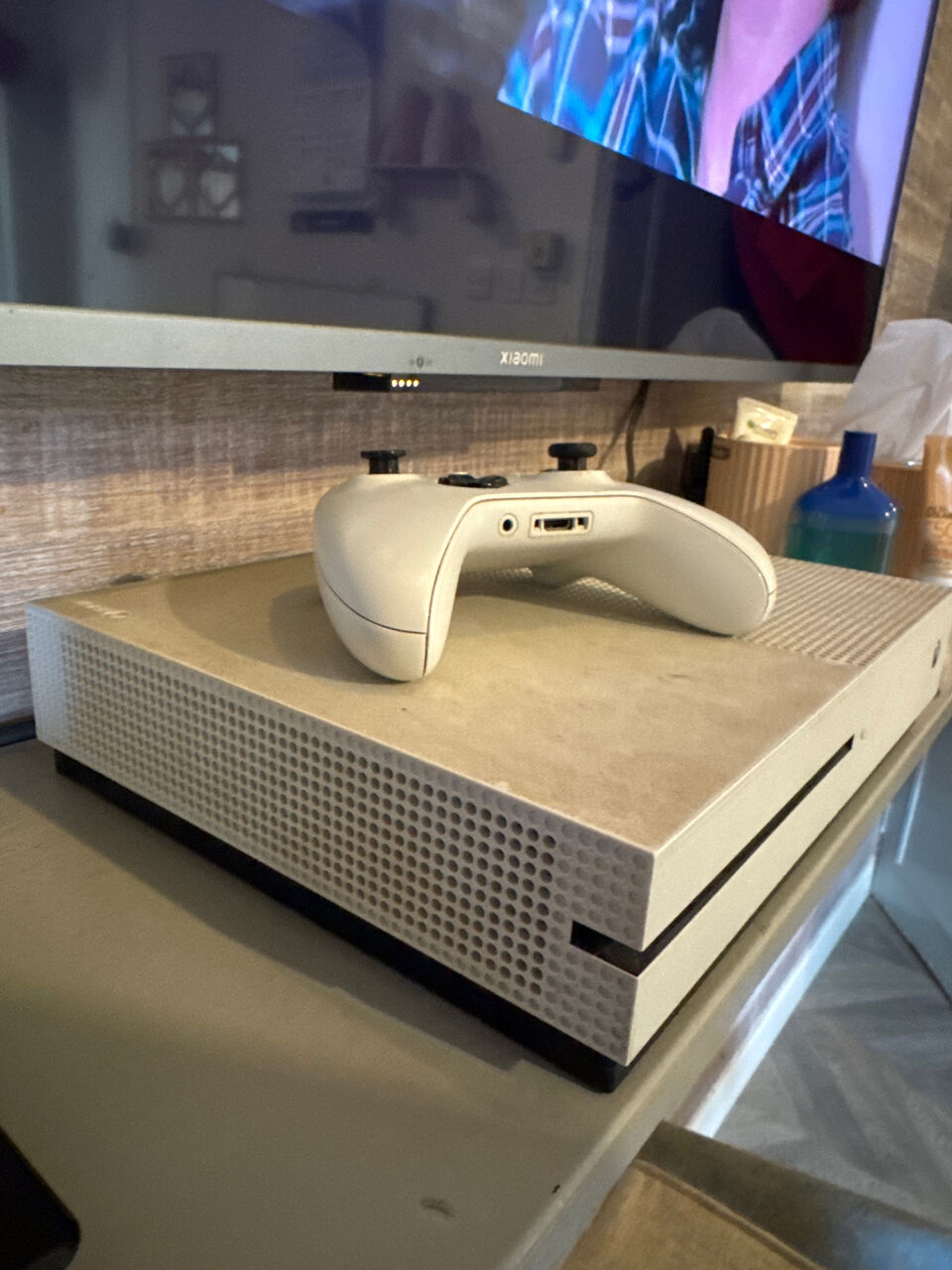Al Malaz, Video Games, SAR 500,  Xbox One 1tb With One Controller Plus Fifa 20