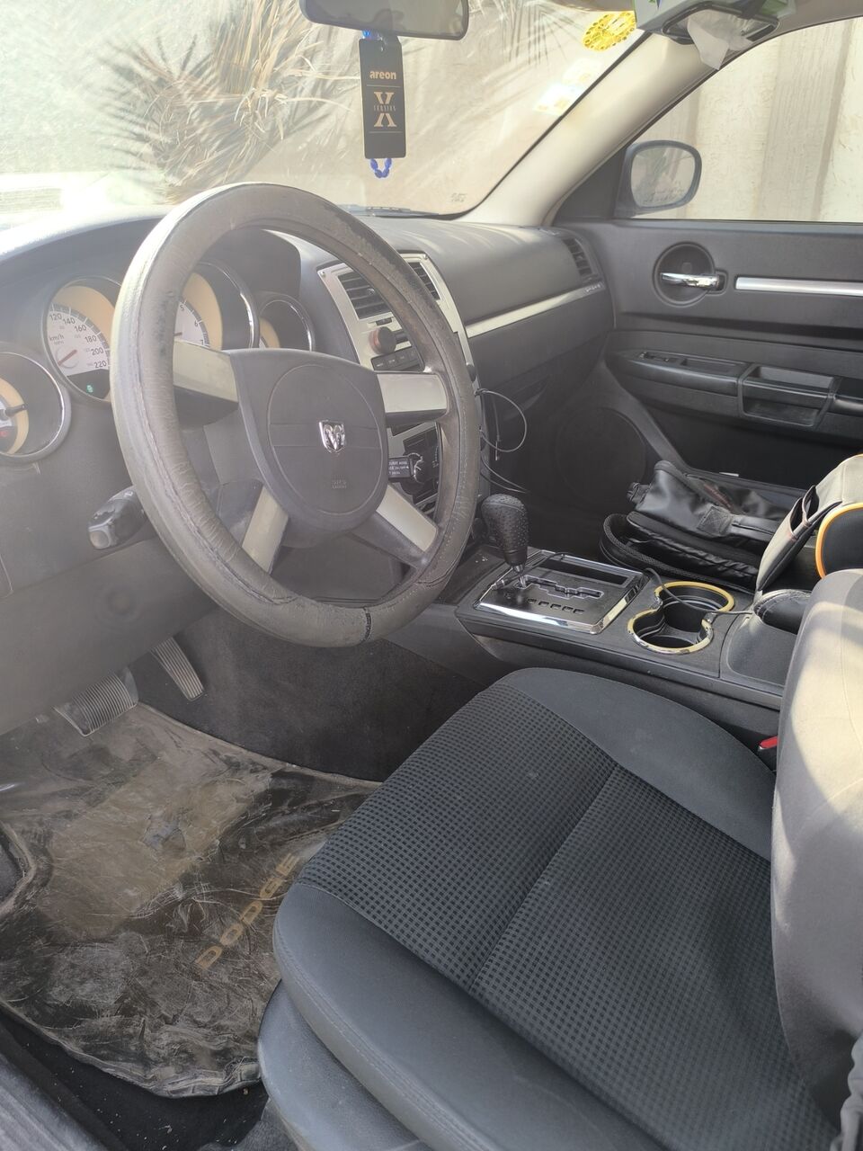 Riyadh, Vehicles, Cars & Trucks , SAR 15000,  Dodge Charger,  2010,  Automatic,  267000 KM,  White 3.5L V6