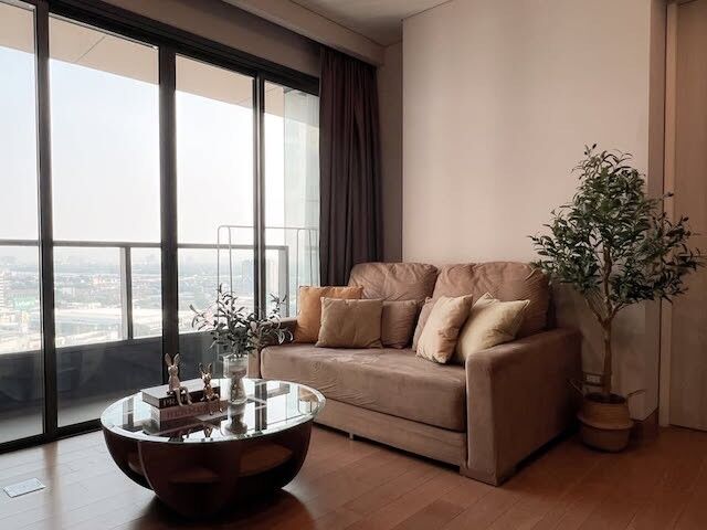 Bangkok, Villas, THB 45000,  55 Sq. Meter,  The Lumpini 24 Spacious Clean Comfortable 21st Floor BTS PhromPhong