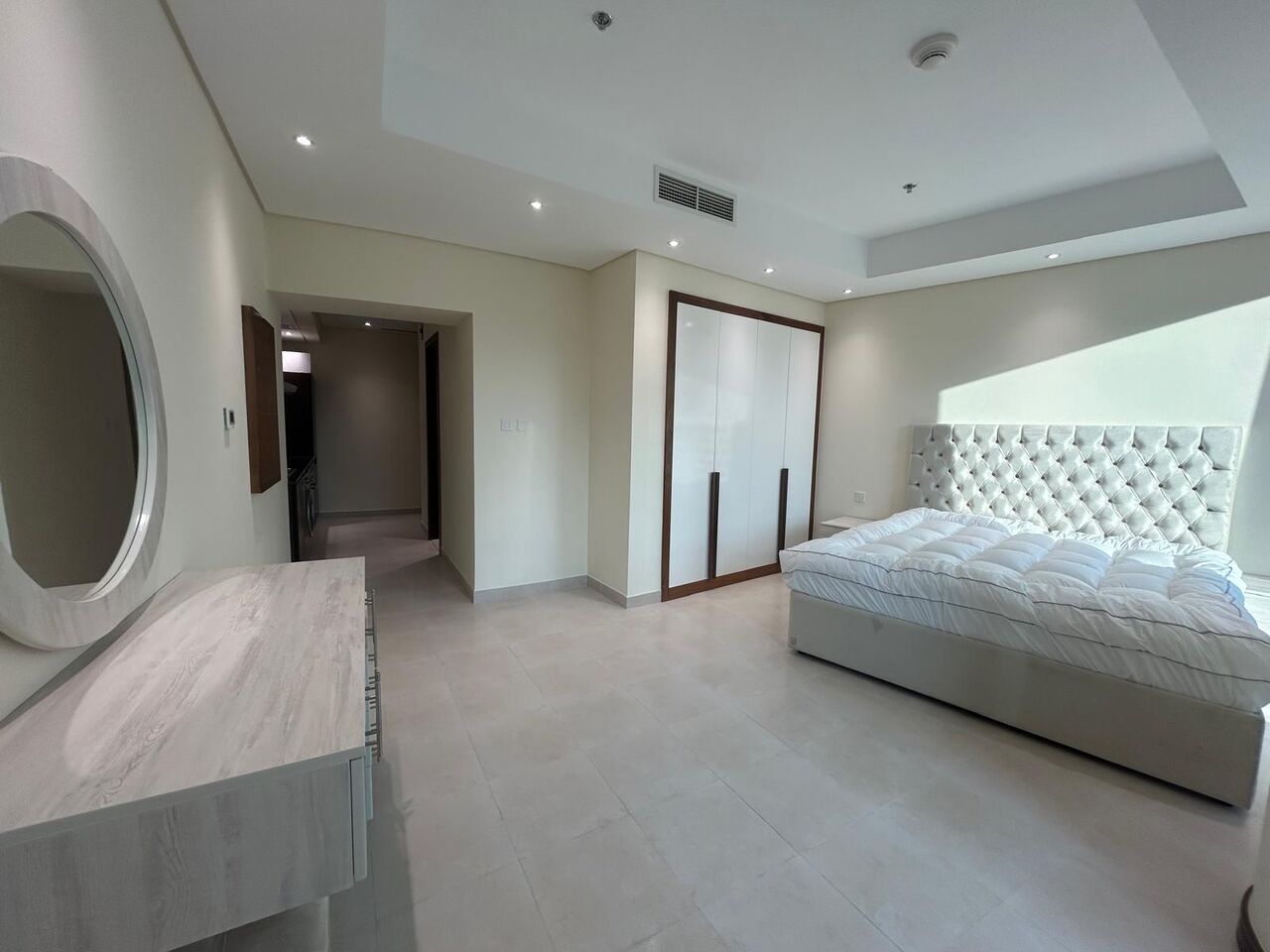 Manama, Apartments, Flats, Houses & Villas, BHD 350/month,  Studio,  Apartment For Rent In Bahrain Financial Harbour | Nice View | Balcony | EWA & Internet