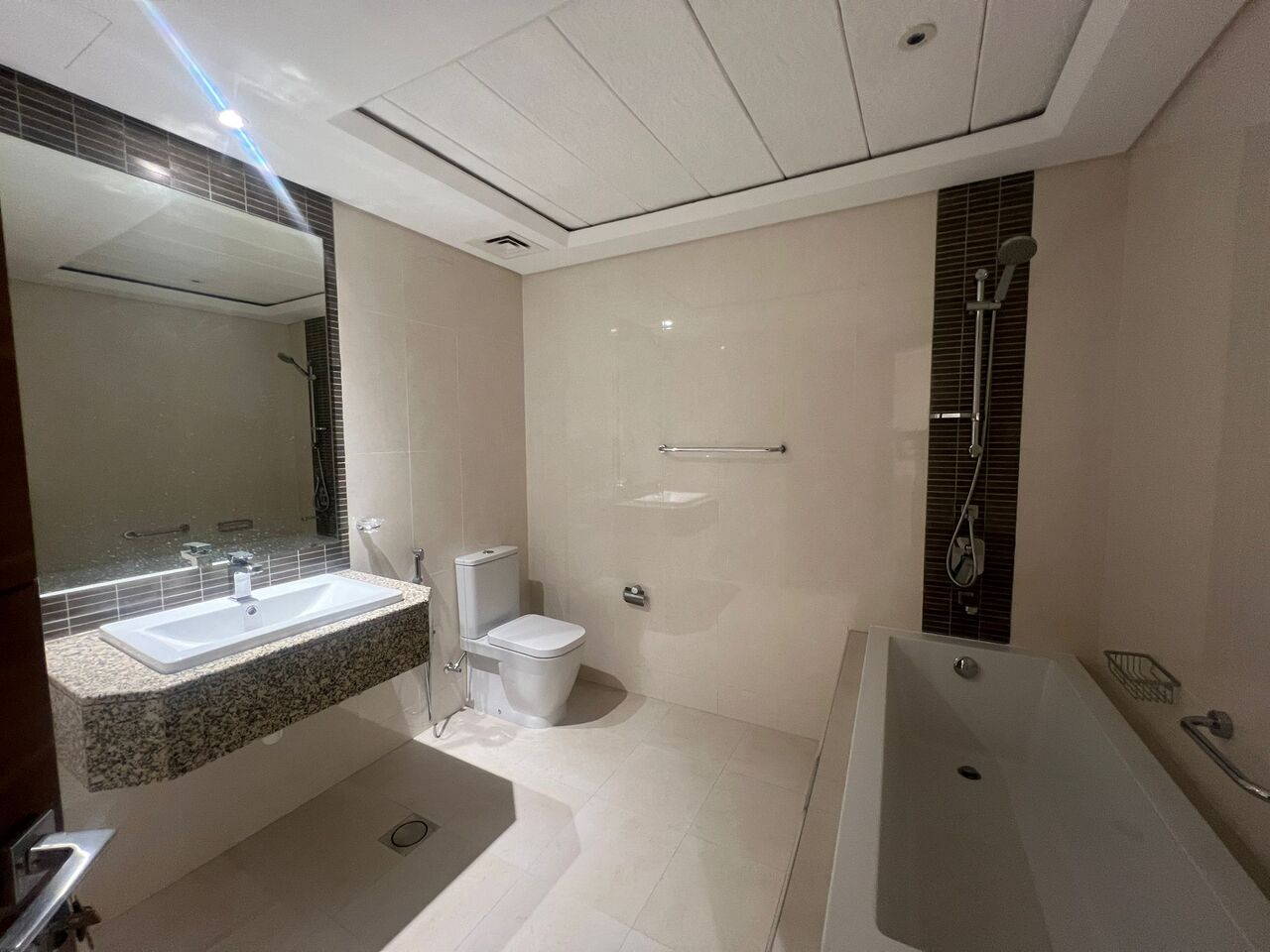 Manama, Apartments, Flats, Houses & Villas, BHD 430/month,  Furnished,  1 BR,  Partment With Sea View In Harbour Row, Financial Harbour
