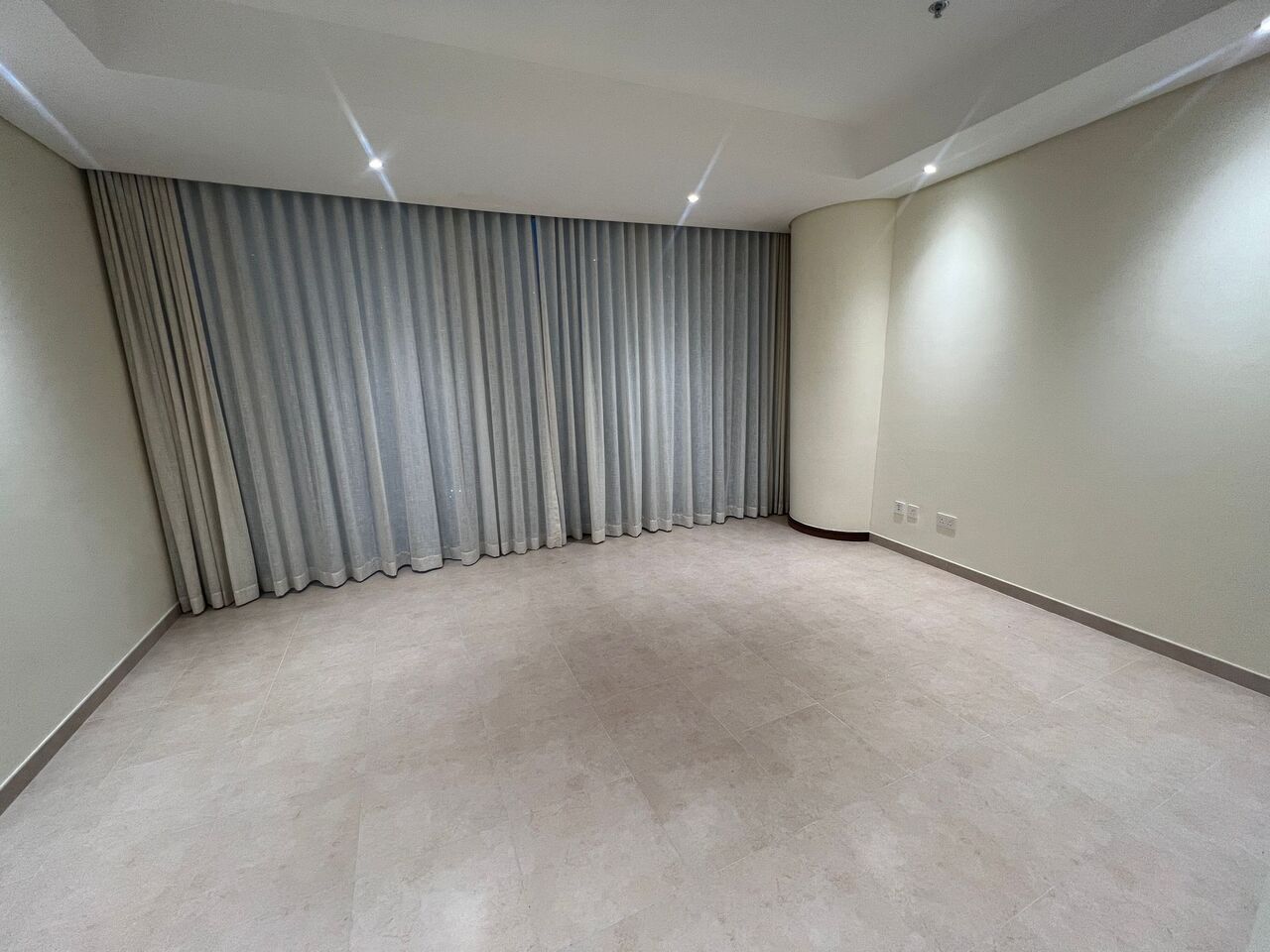 Manama, Apartments, Flats, Houses & Villas, BHD 430/month,  Furnished,  1 BR,  Partment With Sea View In Harbour Row, Financial Harbour