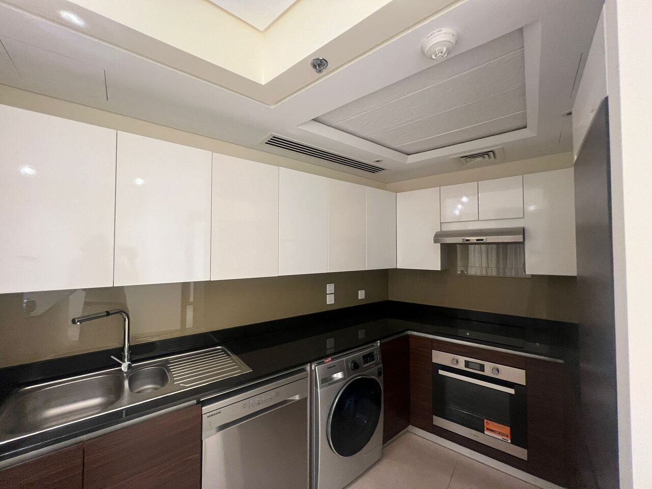 Manama, Apartments, Flats, Houses & Villas, BHD 450/month,  Furnished,  1 BR,  Apartment With Sea View In Harbour Heights, Financial Harbour