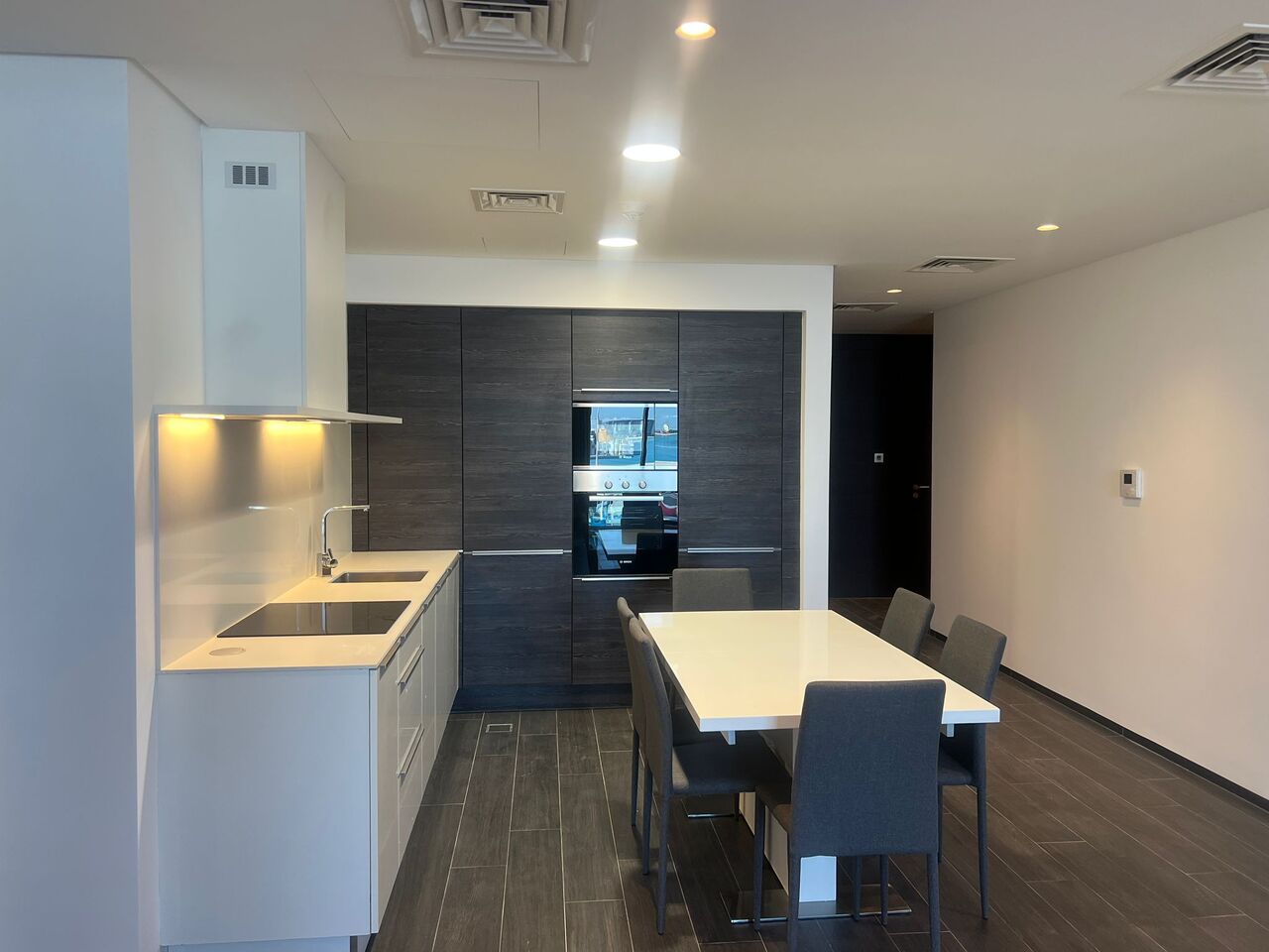 Manama, Apartments, Flats, Houses & Villas, BHD 725/month,  Furnished,  2 BR,  Apartment For Rent Financial Harbour With Canal View