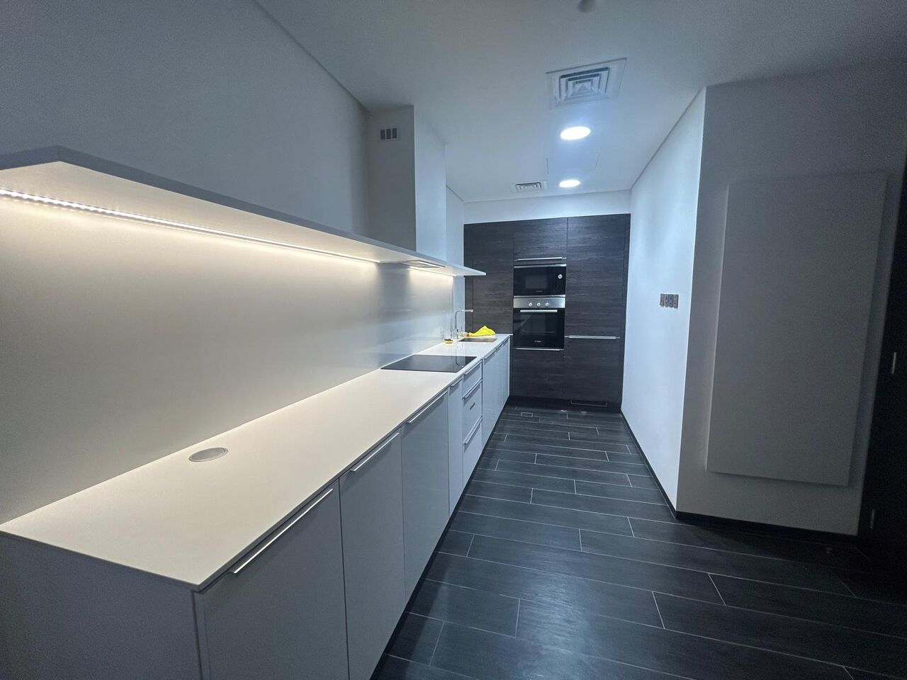 Manama, Apartments, Flats, Houses & Villas, BHD 350/month,  Furnished,  Studio,  Modern Studio Apartment For Rent In Financial Harbour