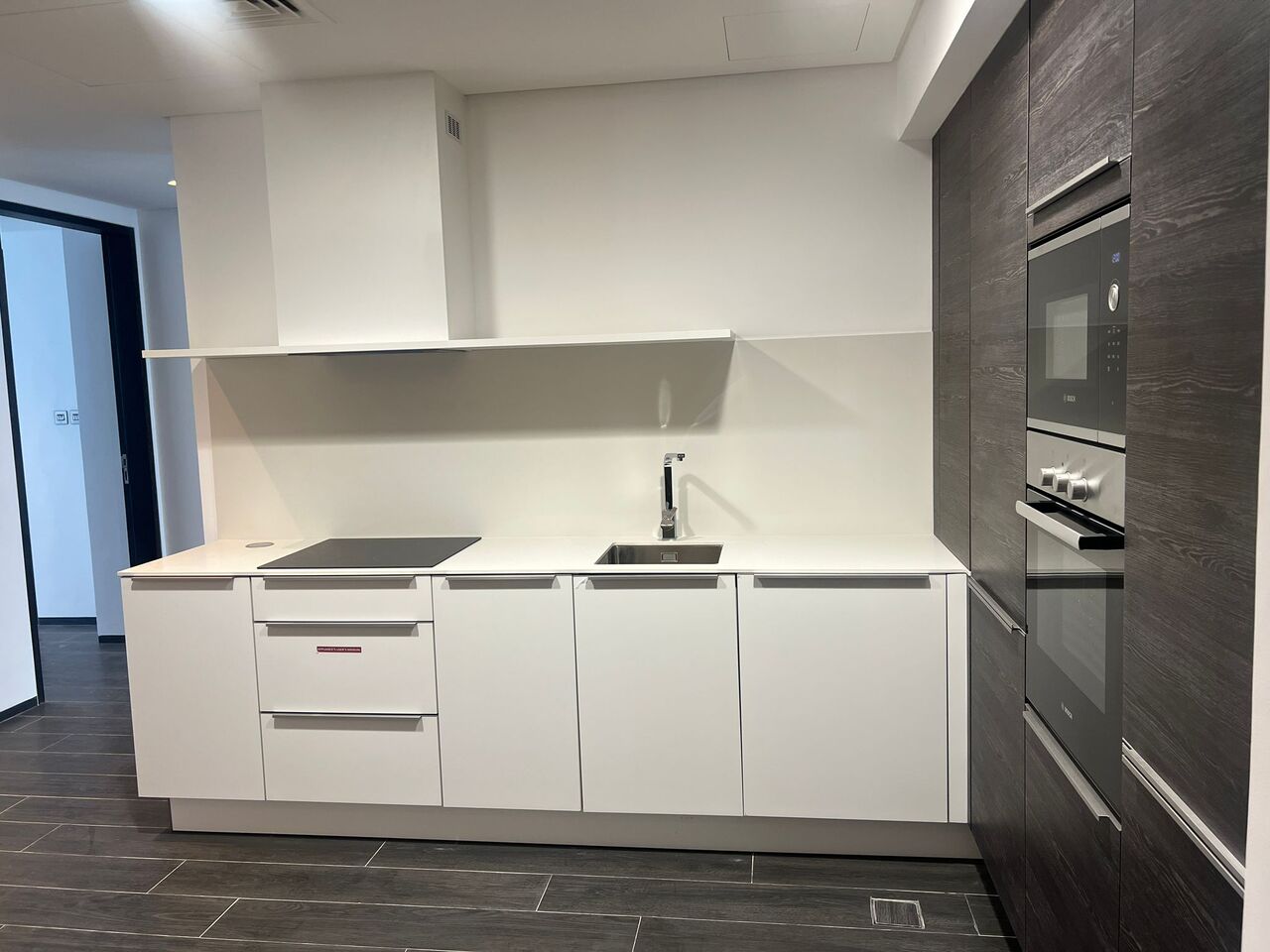 Manama, Apartments, Flats, Houses & Villas, BHD 700/month,  2 BR,  Apartment With Canal View | Semi-Furnished | Harbour Row, Financial