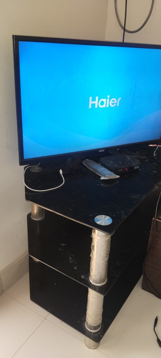 Muharraq, Electronics, BHD 65,  Urgent Sale .TV,,Airtel Set Of Box With Remote,Dish(Big),TV Stand