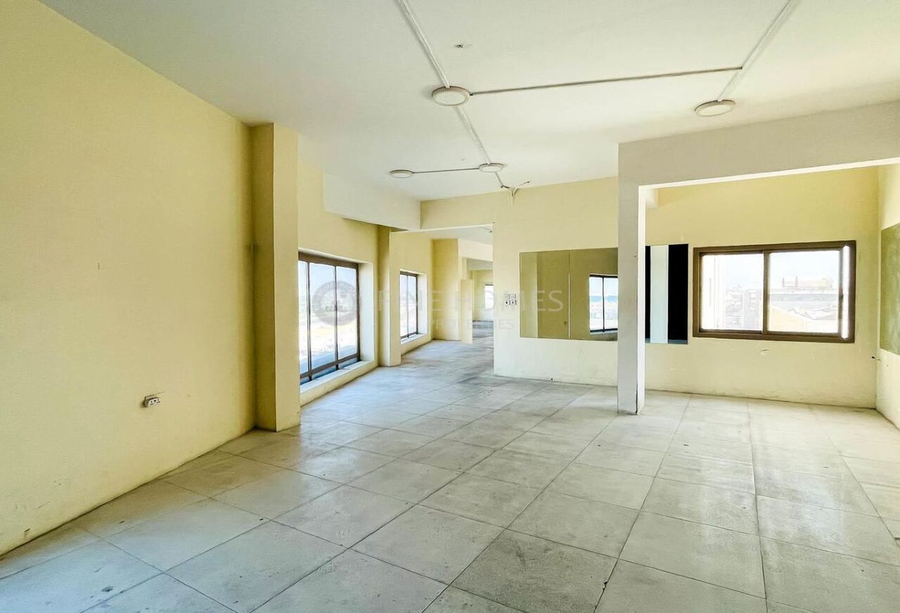 Tubli, Buildings, BHD 1000,  Commercial Setup ! Full Floor Semi Fitted !