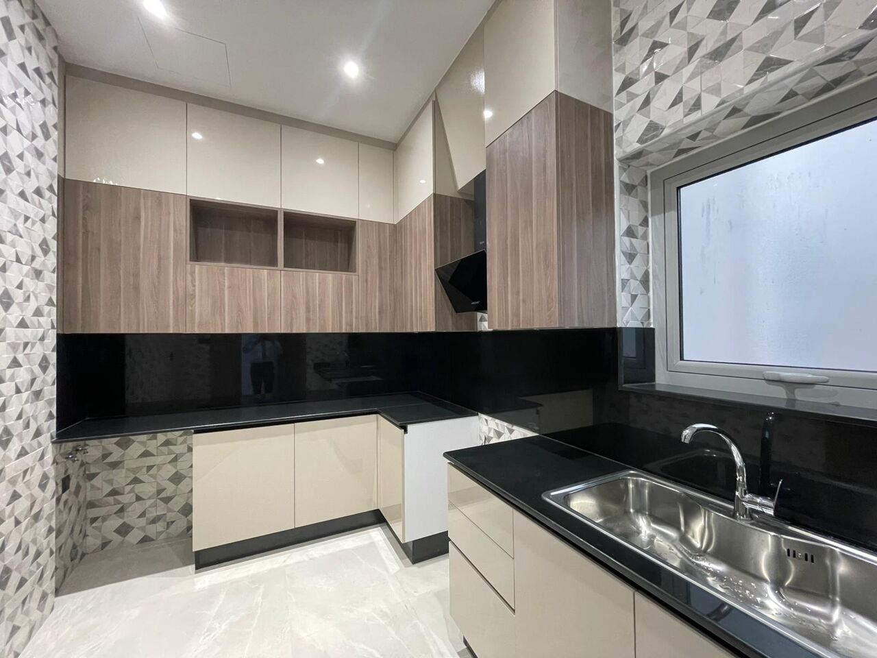 Segaya, Apartments, Flats, Houses & Villas, BHD 285/month,  2 BR,  Brand New  Apartment In SegayaClosed Kitchen &ndash; Semi-Furnished,