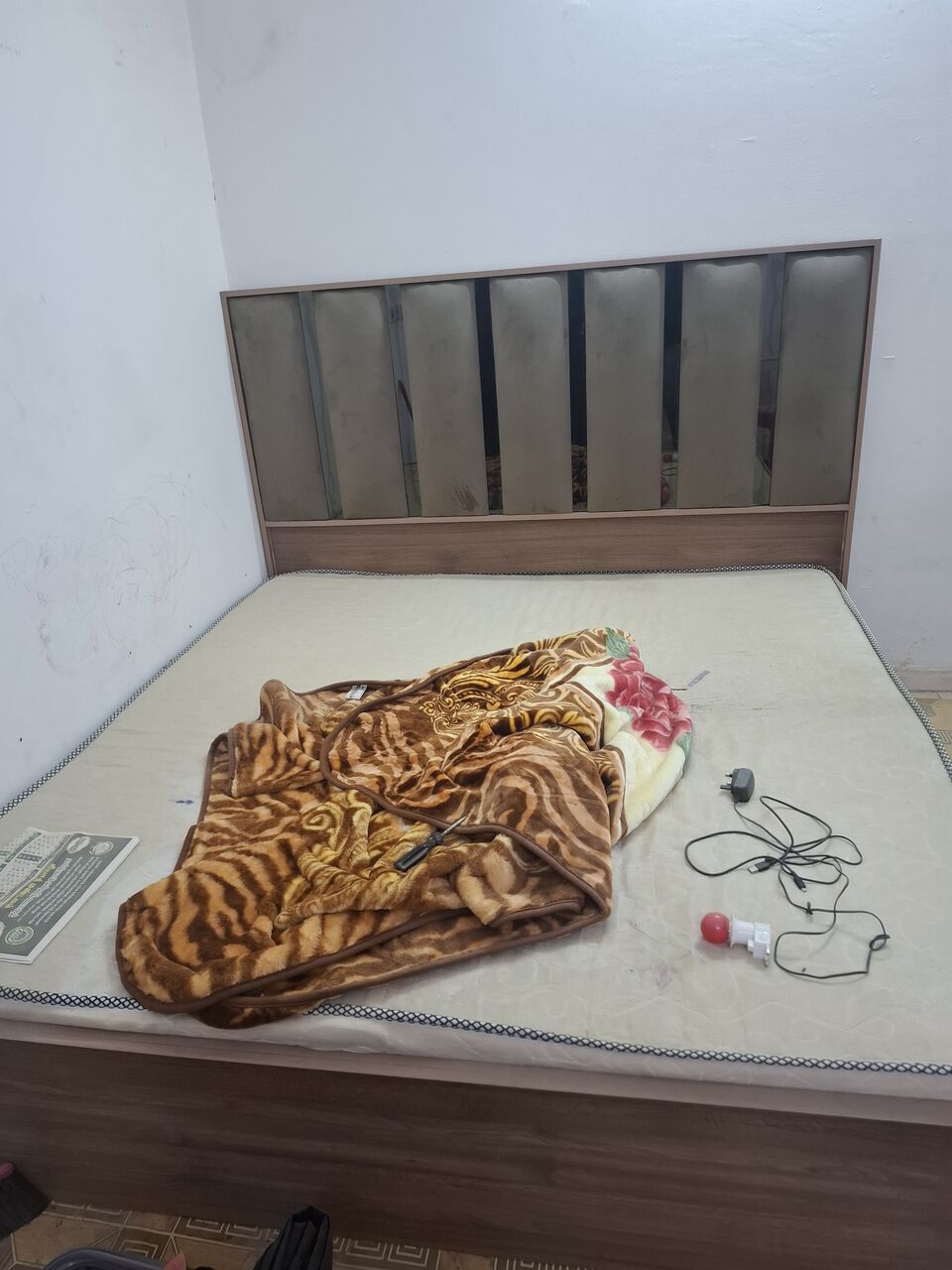 Riyadh, Appliances, SAR 850,  I Am Going To Sell One Window AC One Refregirator One Alamari One Queen Bed With Cot