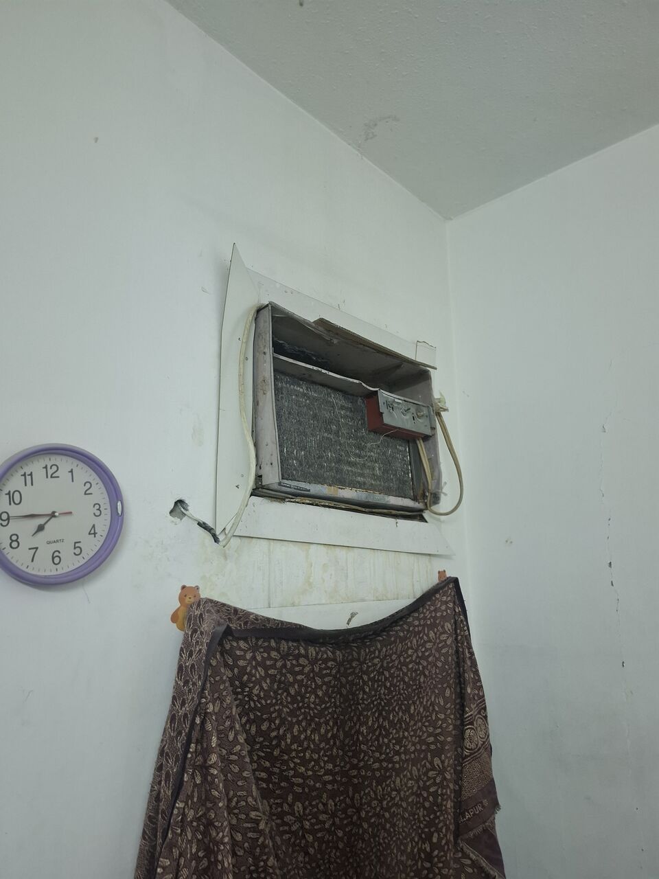 Riyadh, Appliances, SAR 850,  I Am Going To Sell One Window AC One Refregirator One Alamari One Queen Bed With Cot