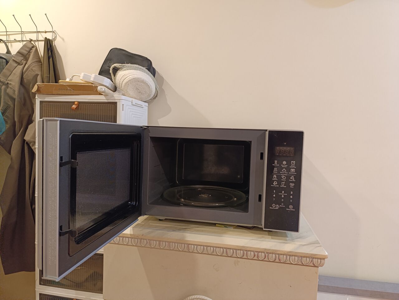 Jeddah, Appliances, SAR 350,  Microwave Oven, Black And Decker, 30L , Unused