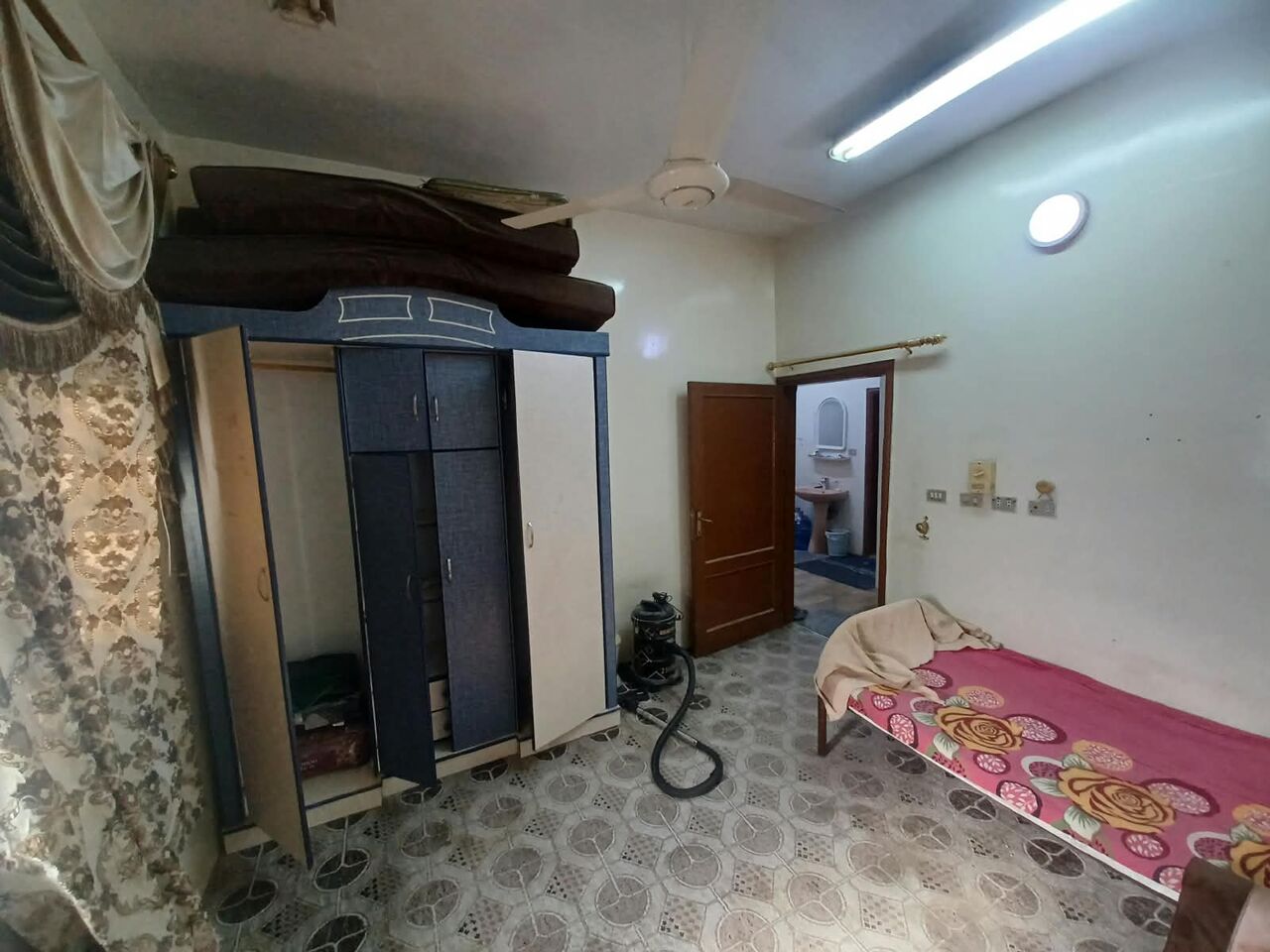Al Wizarat, Rooms for Rent, SAR 1300/month,  Furnished,  SAR 1300/month, Furnished, One Room For Single Profession Bachelor