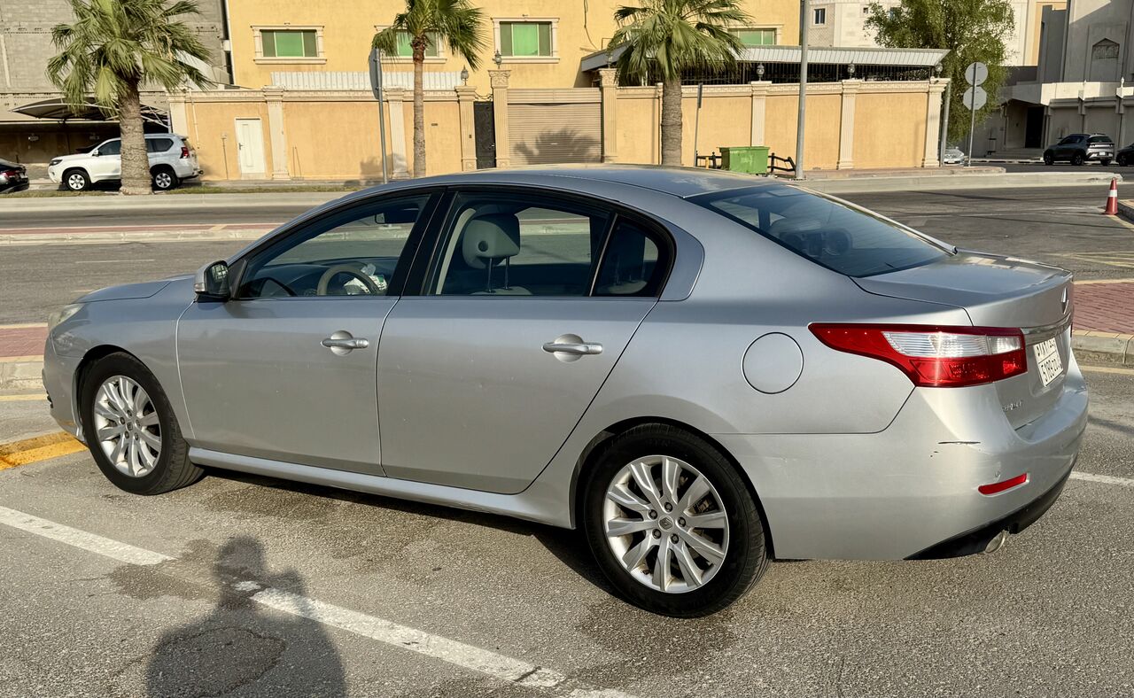 Dammam, Vehicles, Cars & Trucks , SAR 17500,  Renault Safrane,  2014,  Automatic,  117 KM,  Great Deal! Silver   | 2.5L Engine | Very Low Mileage & Rear AC 🚗✨