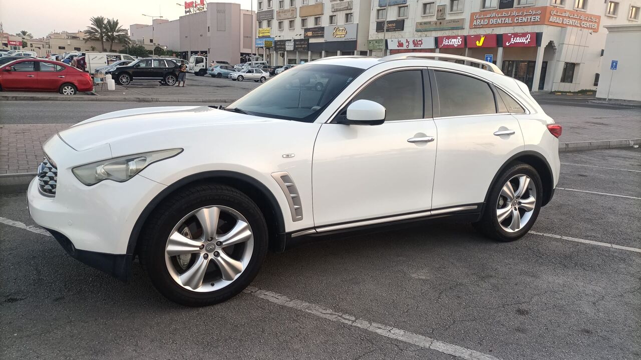 Hidd, Vehicles, Cars & Trucks , BHD 2000,  Infiniti FX35 Model 2010 Very Good Condition,  2010,  Automatic,  200000 KM,  Infiniti FX35 Model  Very Good Condtion