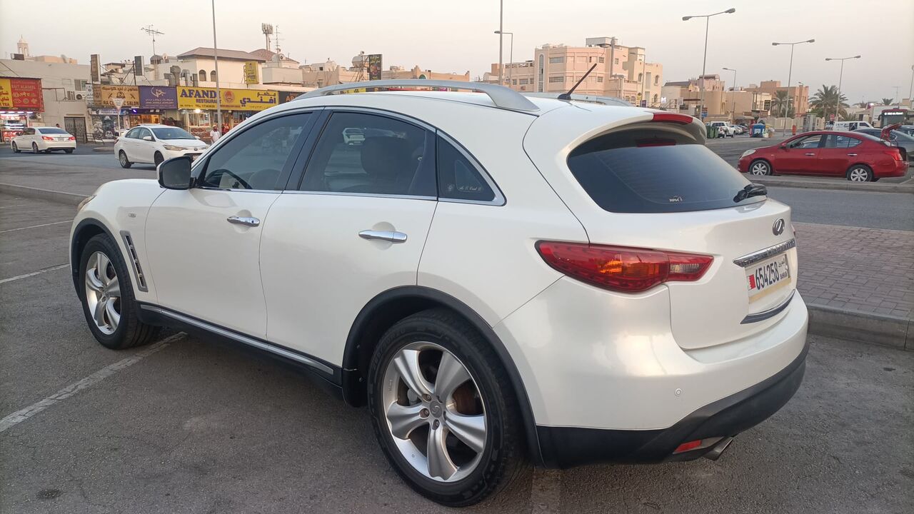 Hidd, Vehicles, Cars & Trucks , BHD 2000,  Infiniti FX35 Model 2010 Very Good Condition,  2010,  Automatic,  200000 KM,  Infiniti FX35 Model  Very Good Condtion