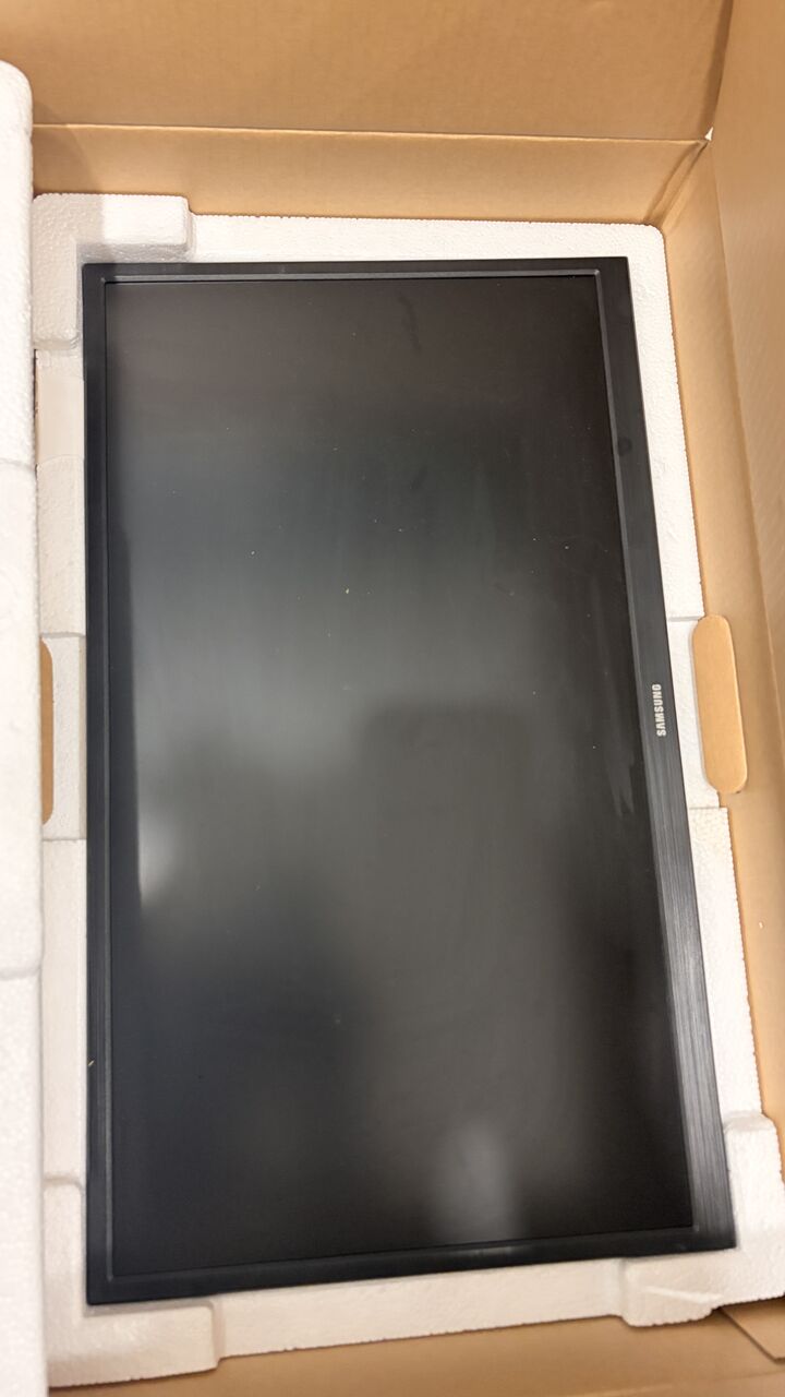 Khobar, Electronics, SAR 200,  Samsung Screen ( Monitor ) Model S33A