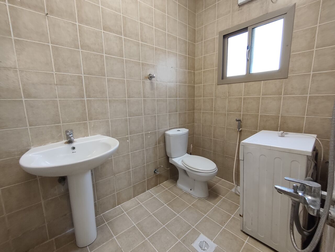 Diraz, Apartments, Flats, Houses & Villas, BHD 140/year,  1 BR,  Diraz:- Furnished Studio Flat On Rent With Unlimited Ewa..
