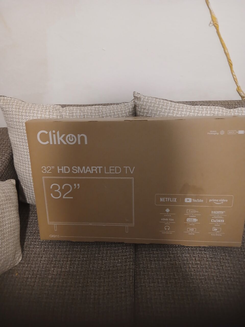 Riyadh, Electronics, SAR 10,  Clickon Smart 32 Inch TV  New ( Not Open Gift From Almadina Markete