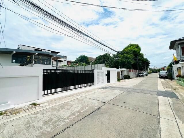 Bangkok, Villas, THB 49000,  111 Sq. Feet,  2-story Detached House For Rent, 111 Sq M, Newly Renovated, Prachaniwet 1 Area, Near Bon