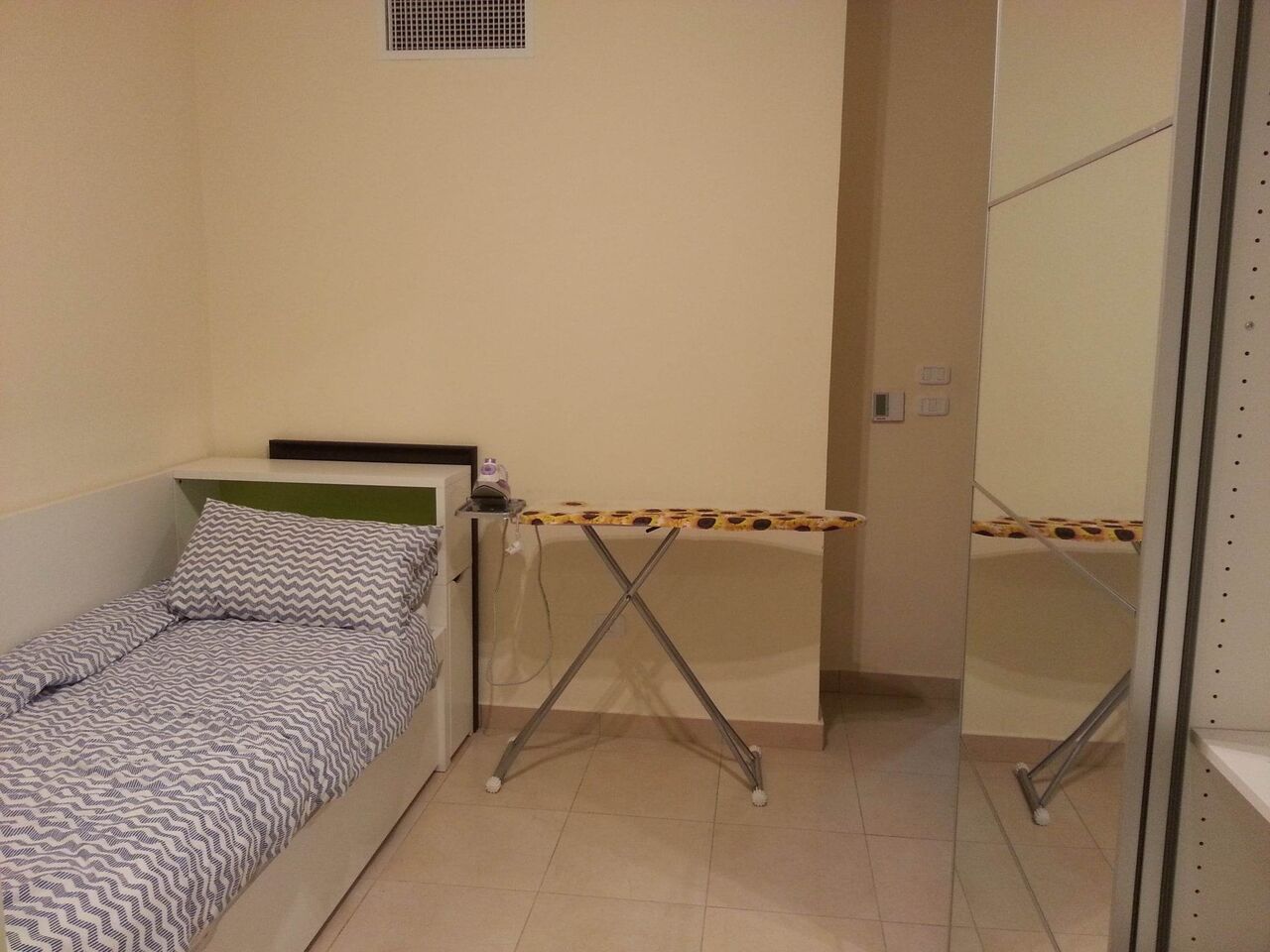 Amman, Apartments, Flats, Houses & Villas, JOD 6000/year,  2 BR,  Apartment For Rent In Dier Ghbar