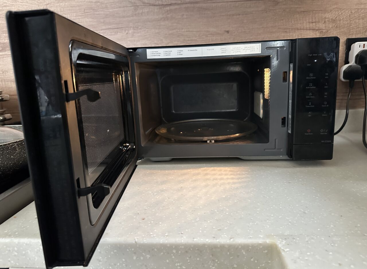 Riyadh, Appliances, SAR 200,  Panasonic 25L Microwave NN-ST34NB (900W)