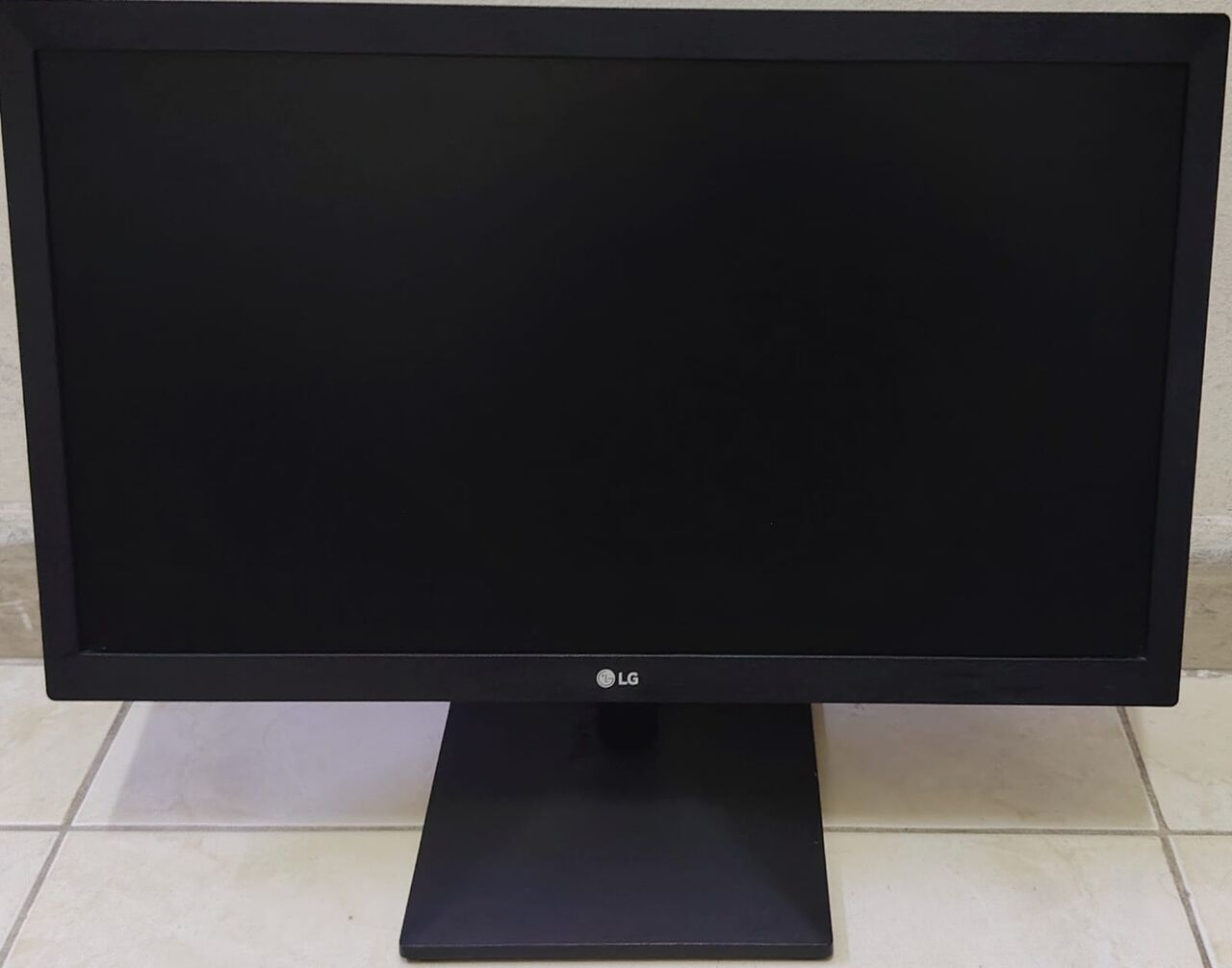 Khobar, Computers, SAR 250,  LG 20MK400H-B 20 INCH LED WIDE MONITOR