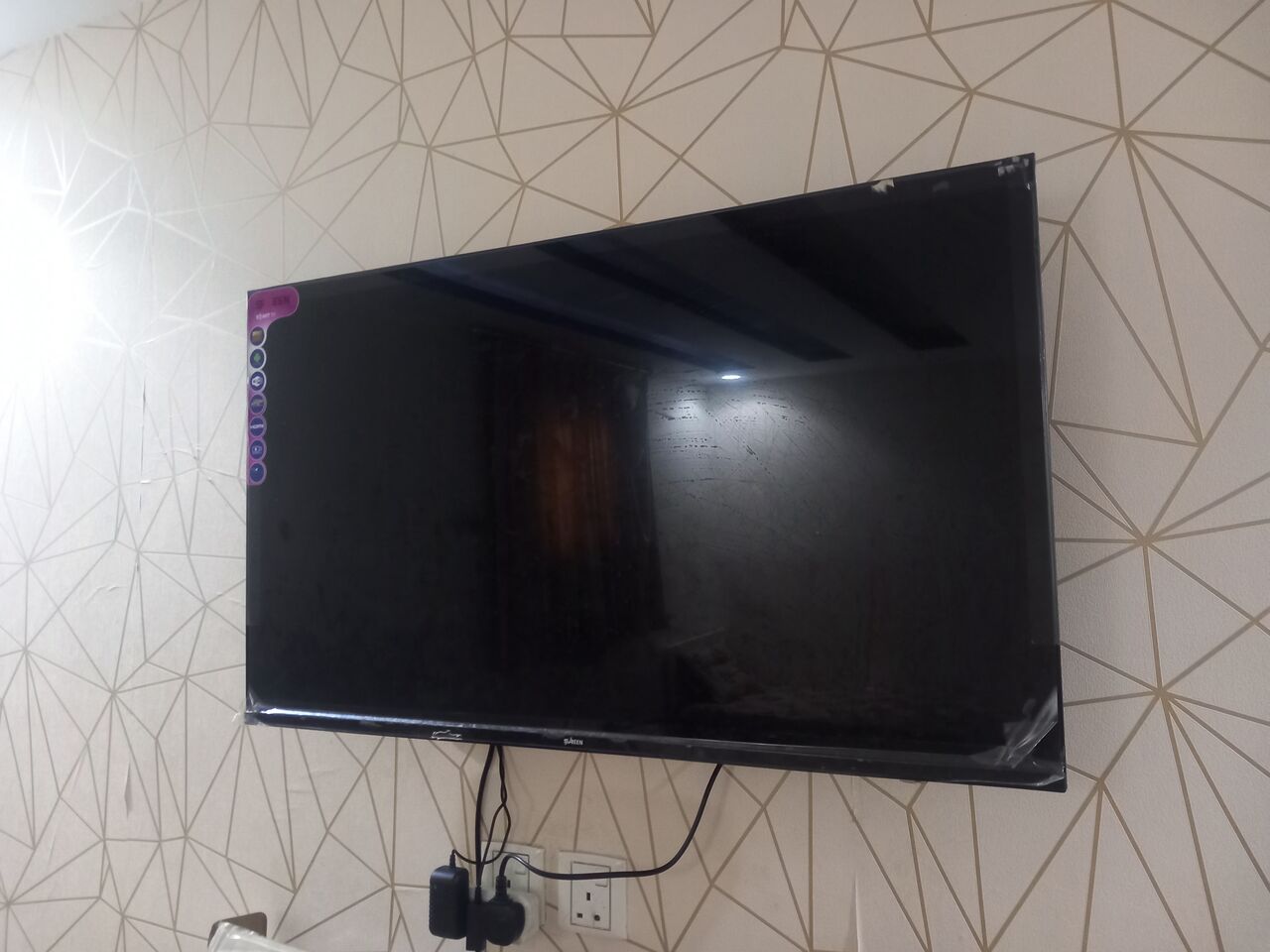 Al Urayja, Electronics, SAR 450,  Siren Smart 43&rdquo; Screen For Sale &ndash; 400 SAR | Bundle 450 SAR