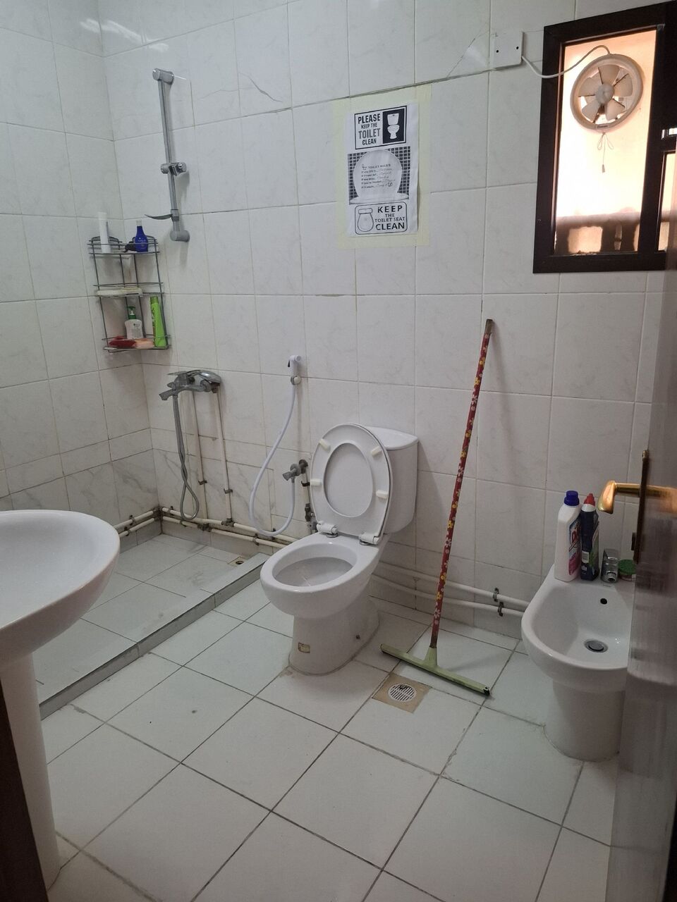 Adliya, Rooms for Rent, BHD 110/month,  ROOM FOR RENT, WITH EWA.SHARED KITCHEN AND BATHROOM.
