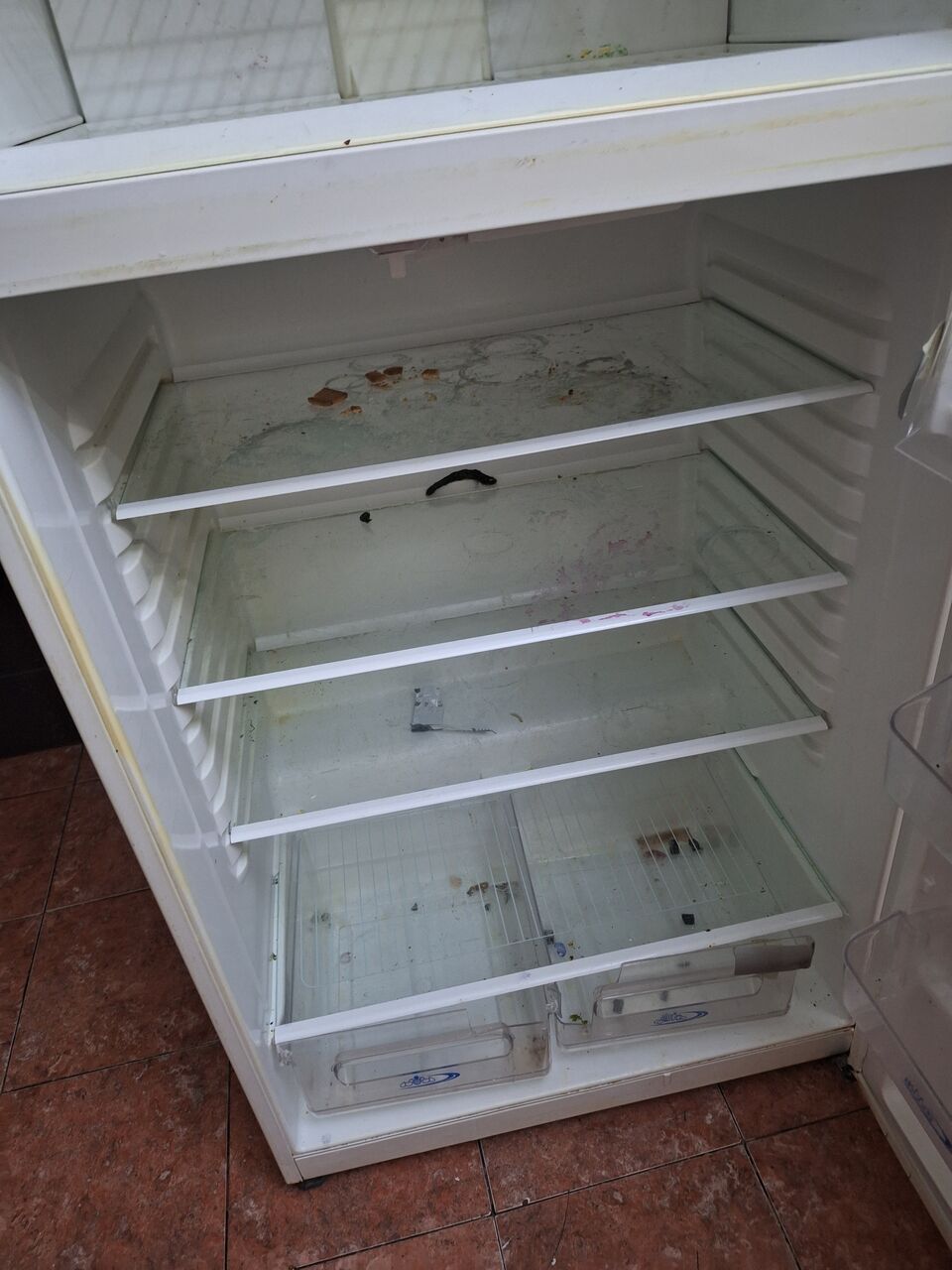 Manama, Household Items, BHD 20,  Brand Electrolux  Size 460L  For Repair  BHD 20.