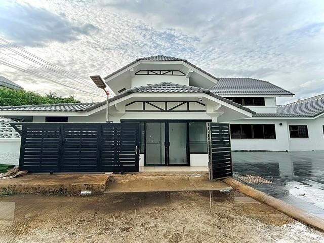 Bangkok, Real Estate For Sale, THB 20000000,  6 BR,  96 Sq. Feet,  HS 2025 For Sale, For Rent, Large Detached House, 96 Sq M., Soi Nawamin 81, Large Area.